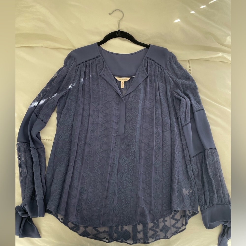 Beautiful top with great detailing